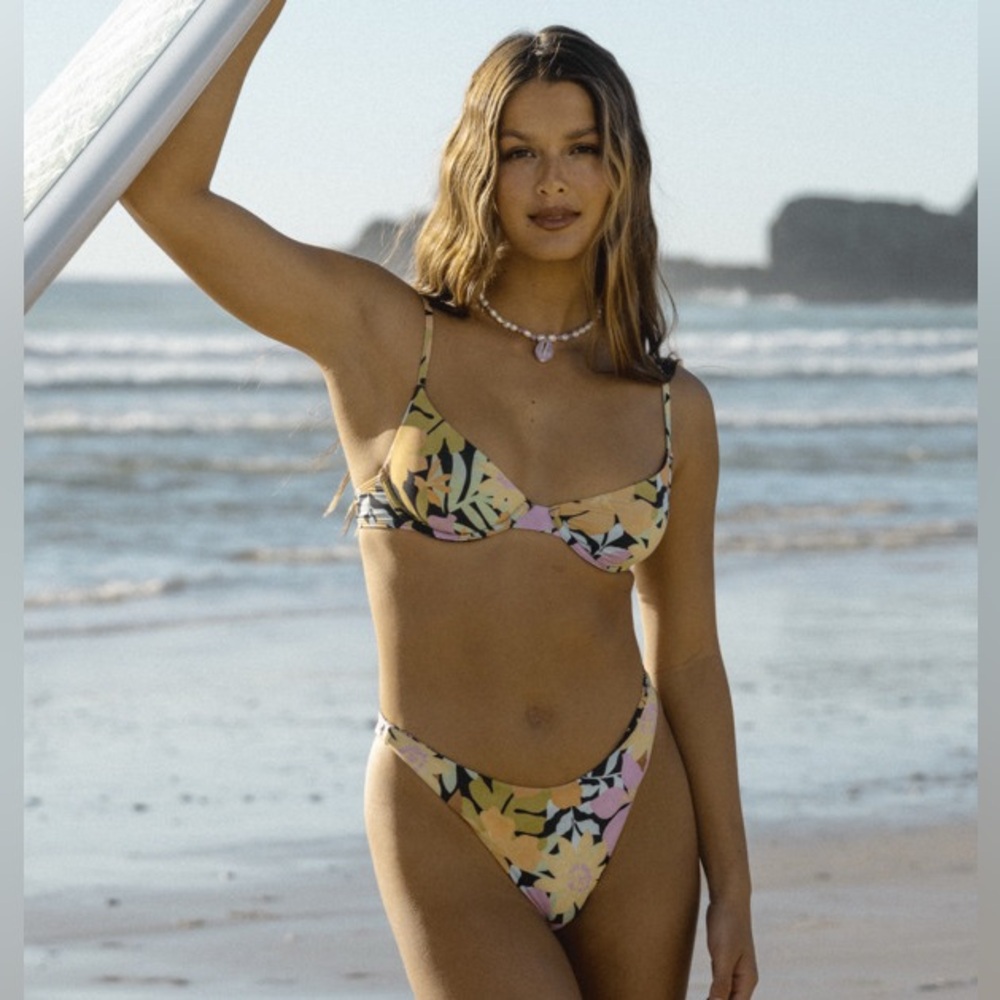 💫NWT💫BILLABONG Mas Aloha Floral Bikini Top Demi Underwire Reversible Bottom Set